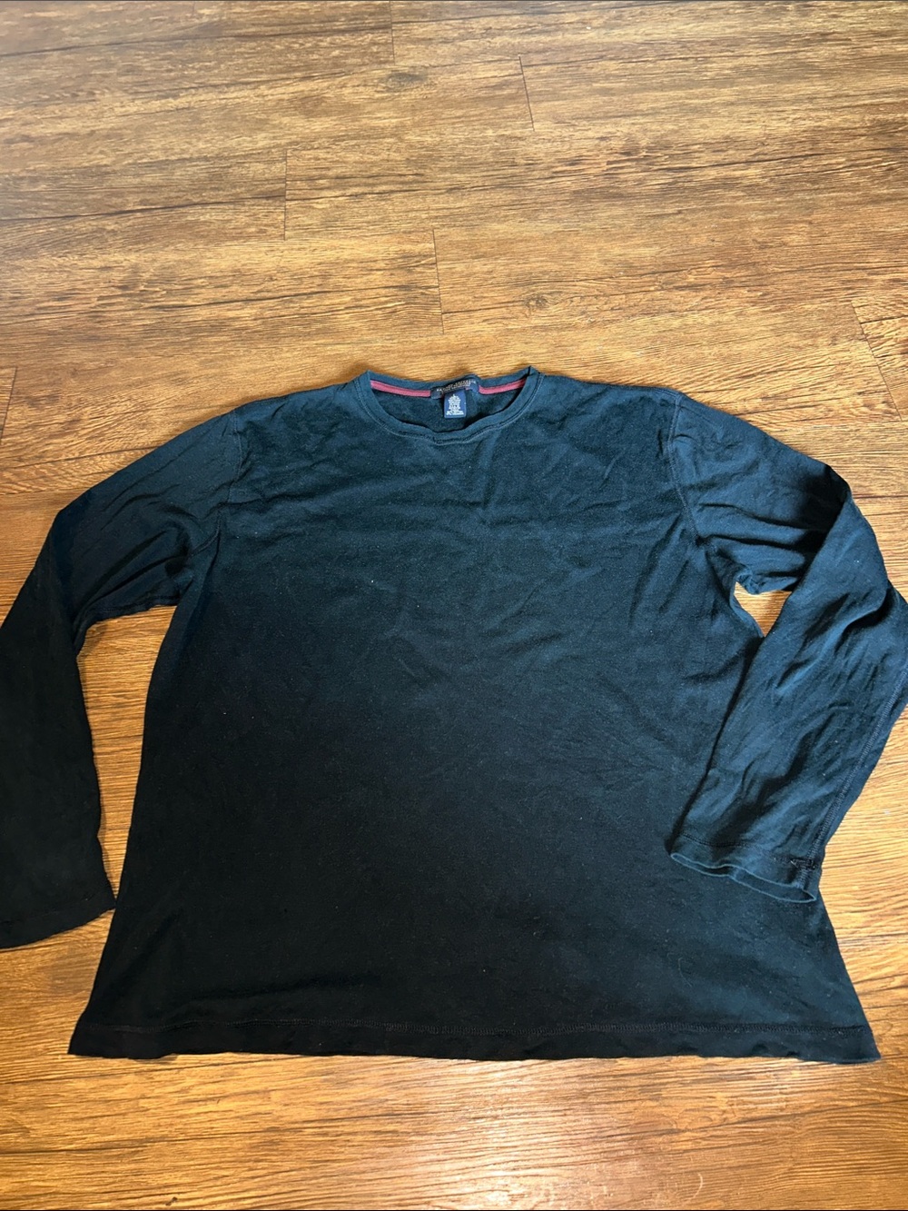 Banana Republic Men's Black Long-Sleeve Crewneck Tee